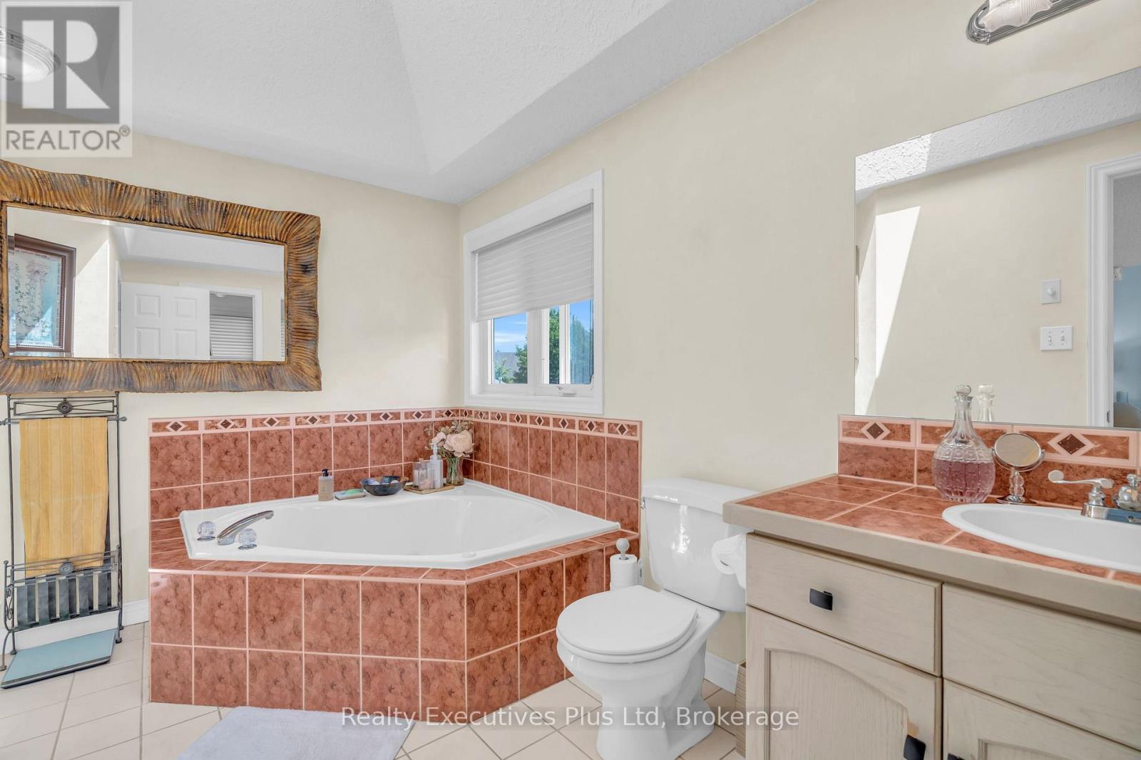 45 Fieldstone Road, Guelph, Ontario  N1L 1B4 - Photo 24 - X12343420
