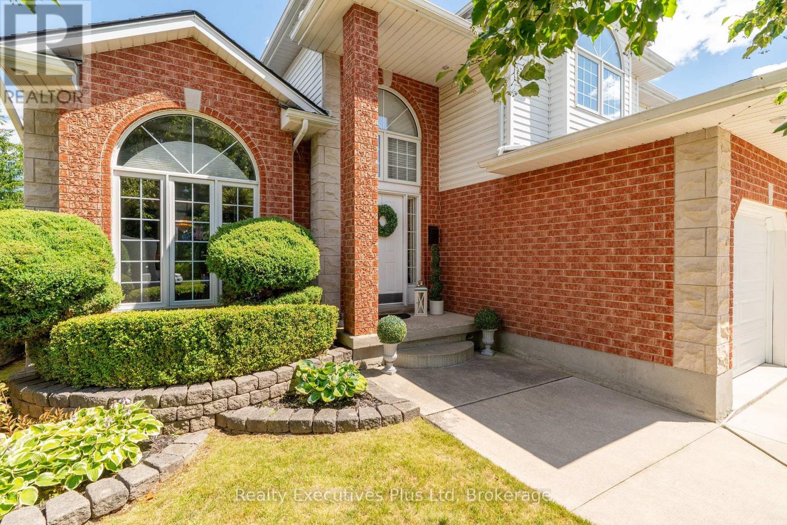 45 Fieldstone Road, Guelph, Ontario  N1L 1B4 - Photo 3 - X12343420