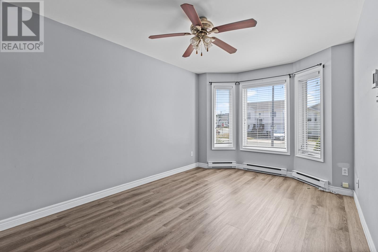Property at 27 KELLAND Crescent image 4