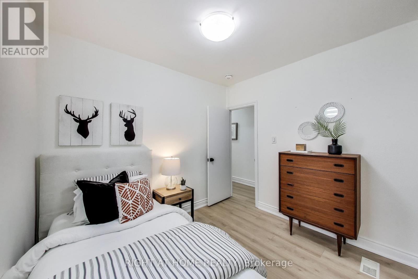 1071 Craven Road, Toronto (Greenwood-Coxwell), Ontario  M4J 4V7 - Photo 12 - E12343367