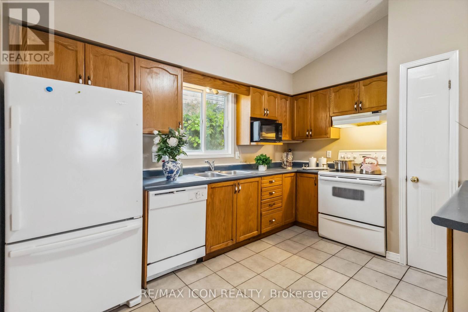 238 Fleming Drive, London East, Ontario  N5V 4Y9 - Photo 16 - X12343413