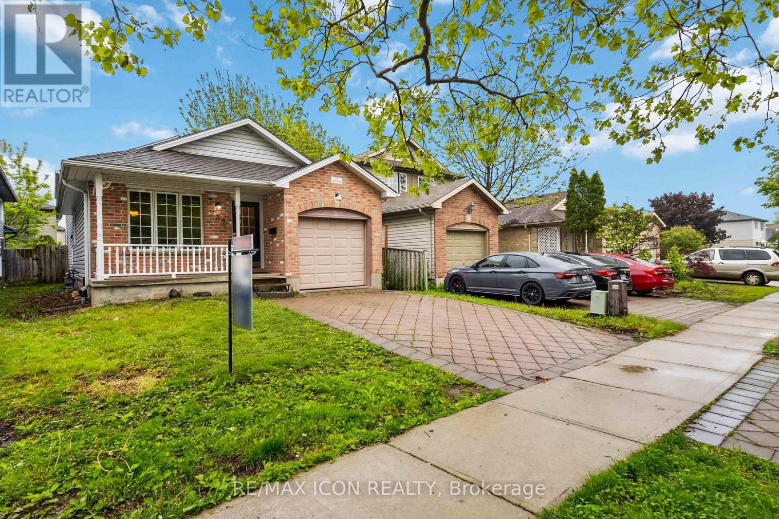 238 Fleming Drive, London East, Ontario  N5V 4Y9 - Photo 4 - X12343413