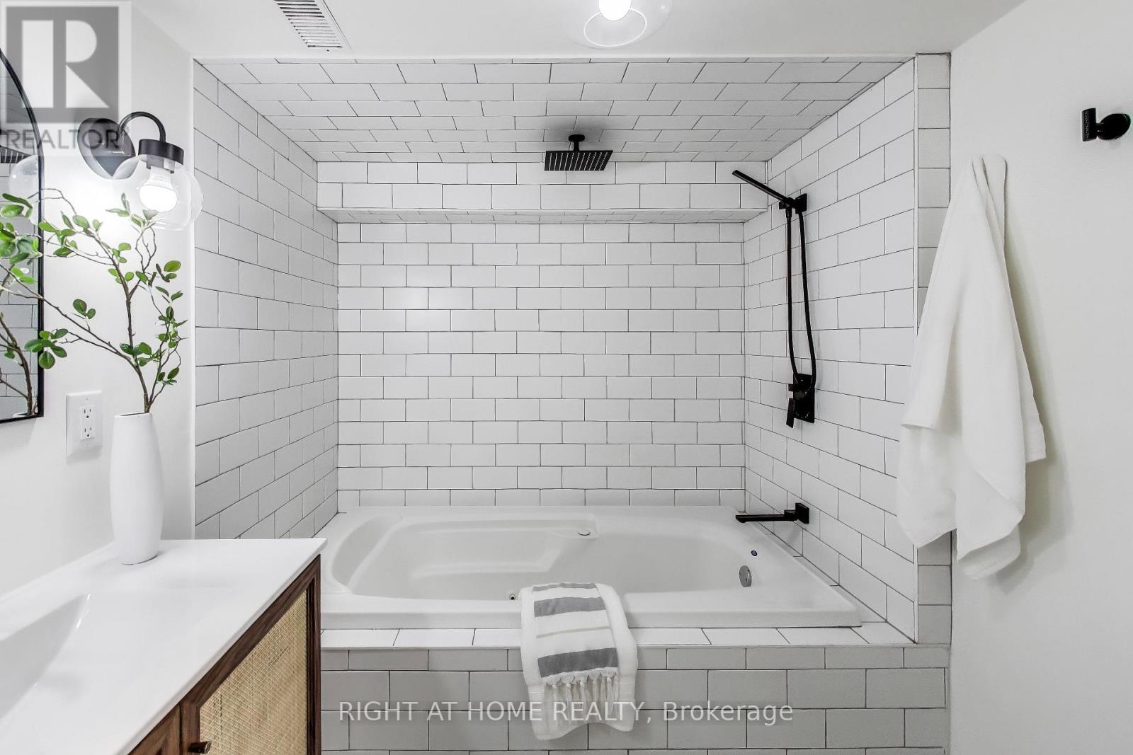 1071 Craven Road, Toronto (Greenwood-Coxwell), Ontario  M4J 4V7 - Photo 17 - E12343367