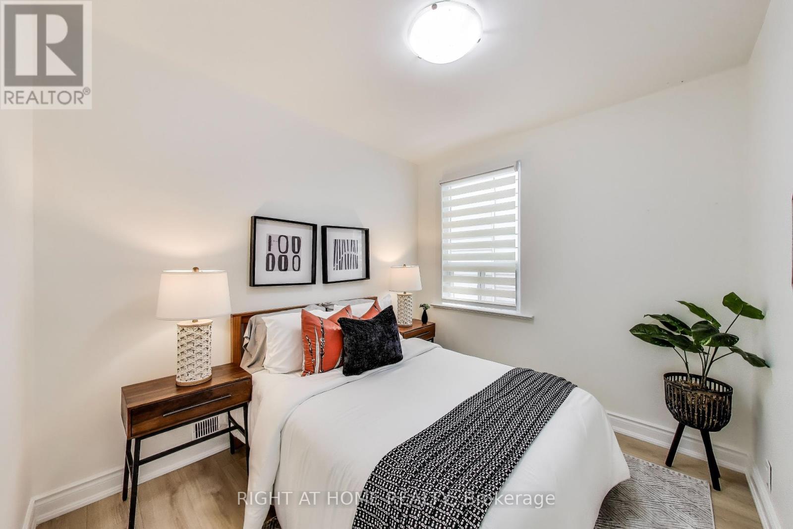 1071 Craven Road, Toronto (Greenwood-Coxwell), Ontario  M4J 4V7 - Photo 8 - E12343367