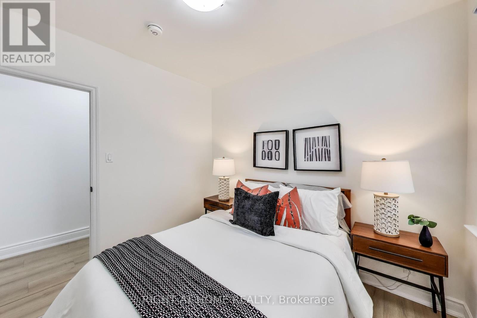 1071 Craven Road, Toronto (Greenwood-Coxwell), Ontario  M4J 4V7 - Photo 9 - E12343367