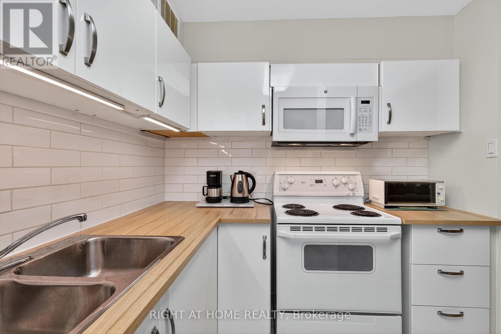 211 - 60 Inverlochy Boulevard, Markham (Royal Orchard), Ontario  L3T 4T7 - Photo 11 - N12343379