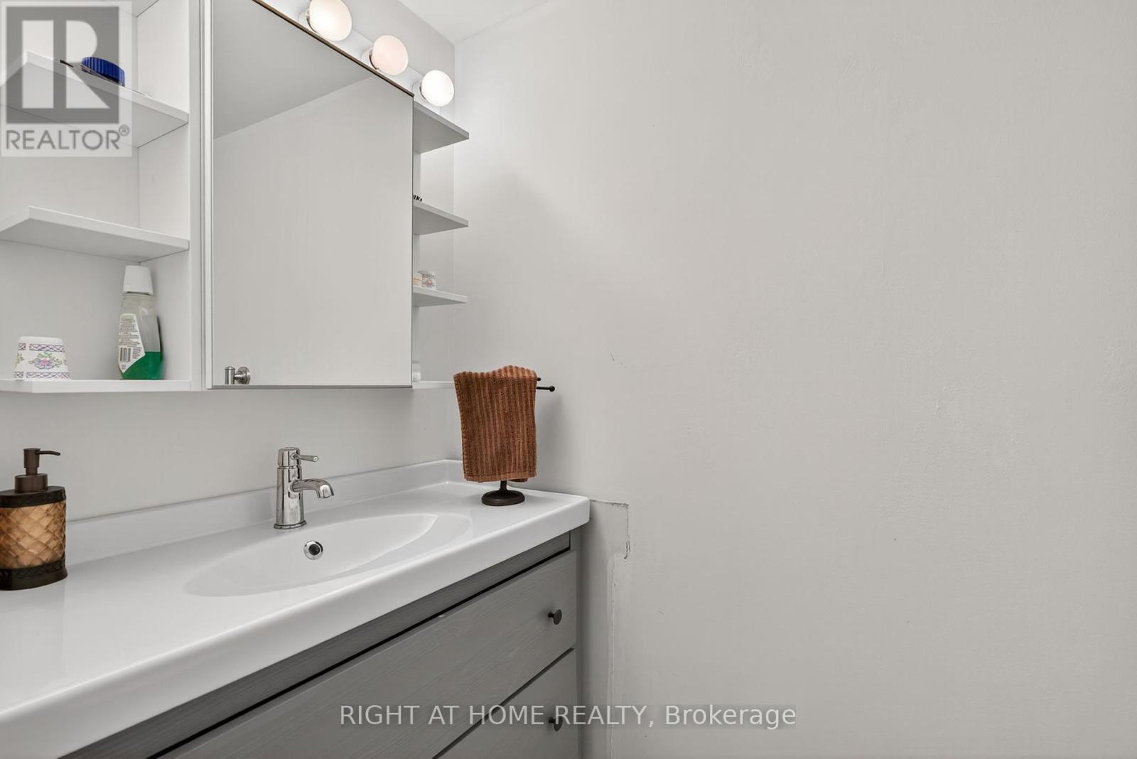 211 - 60 Inverlochy Boulevard, Markham (Royal Orchard), Ontario  L3T 4T7 - Photo 35 - N12343379