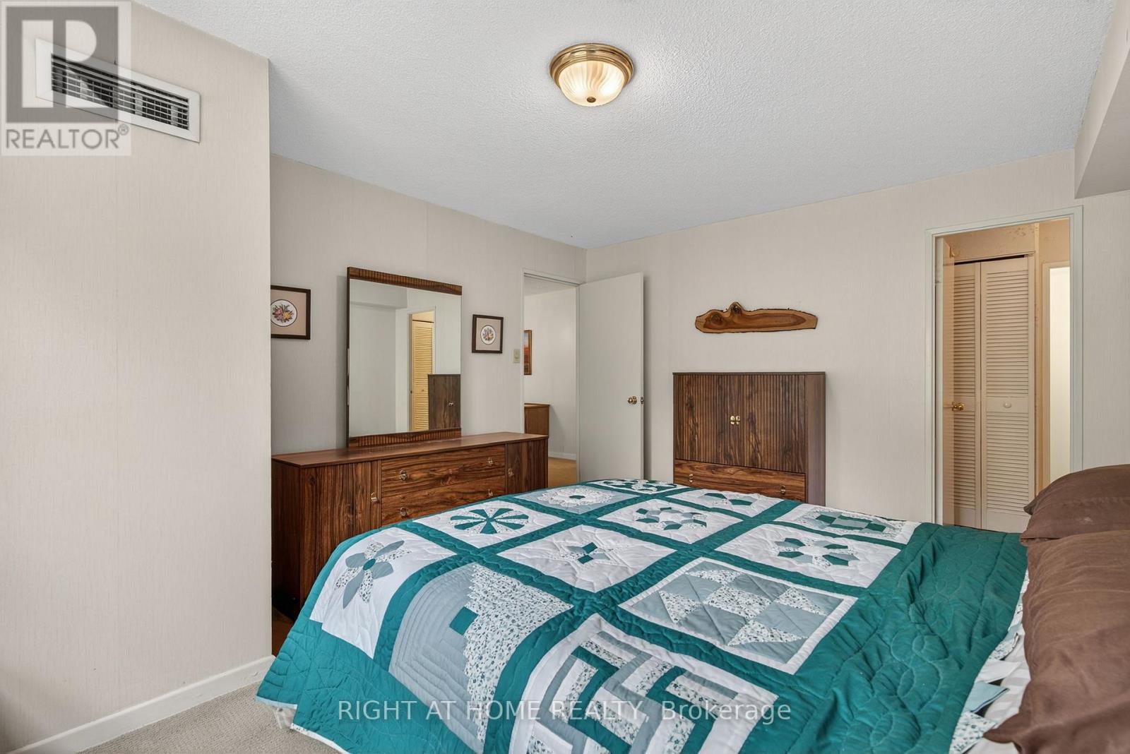 211 - 60 Inverlochy Boulevard, Markham (Royal Orchard), Ontario  L3T 4T7 - Photo 32 - N12343379