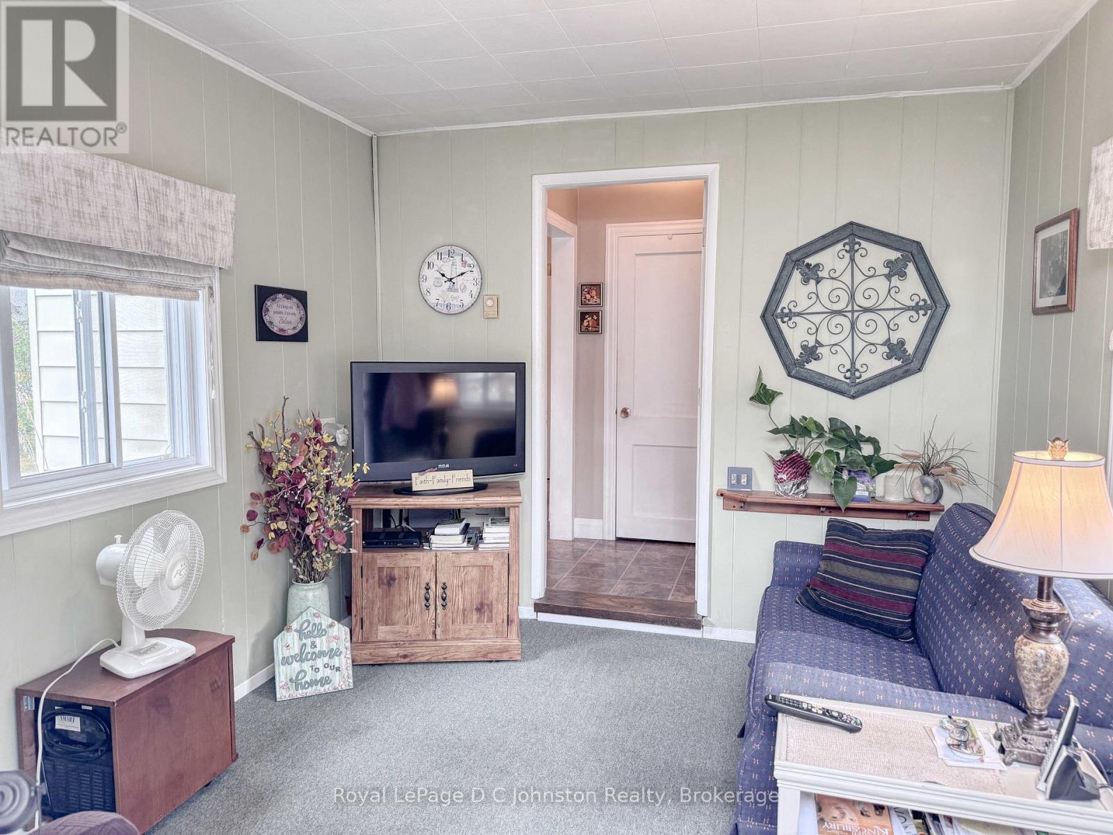 455 Alice Street, Saugeen Shores, Ontario  N0H 2L0 - Photo 10 - X12341164