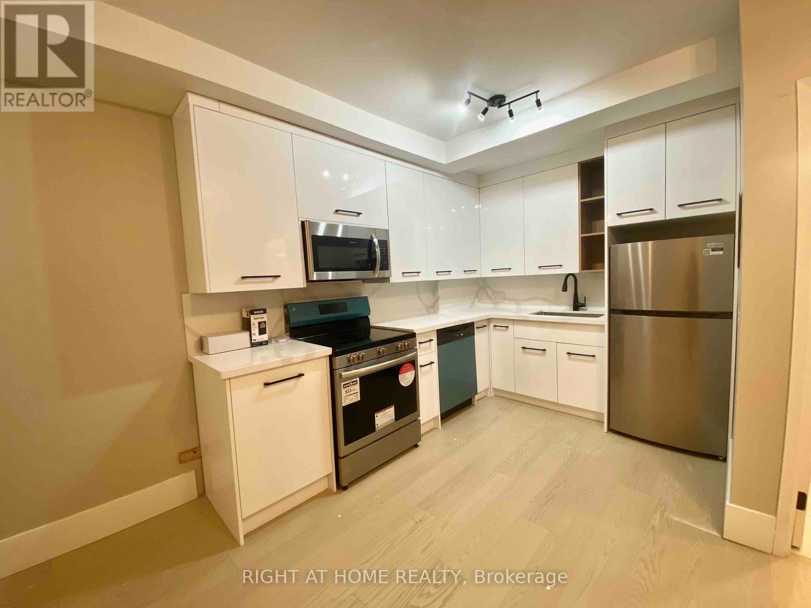 202 - 993 BLOOR STREET W, Toronto, Ontario