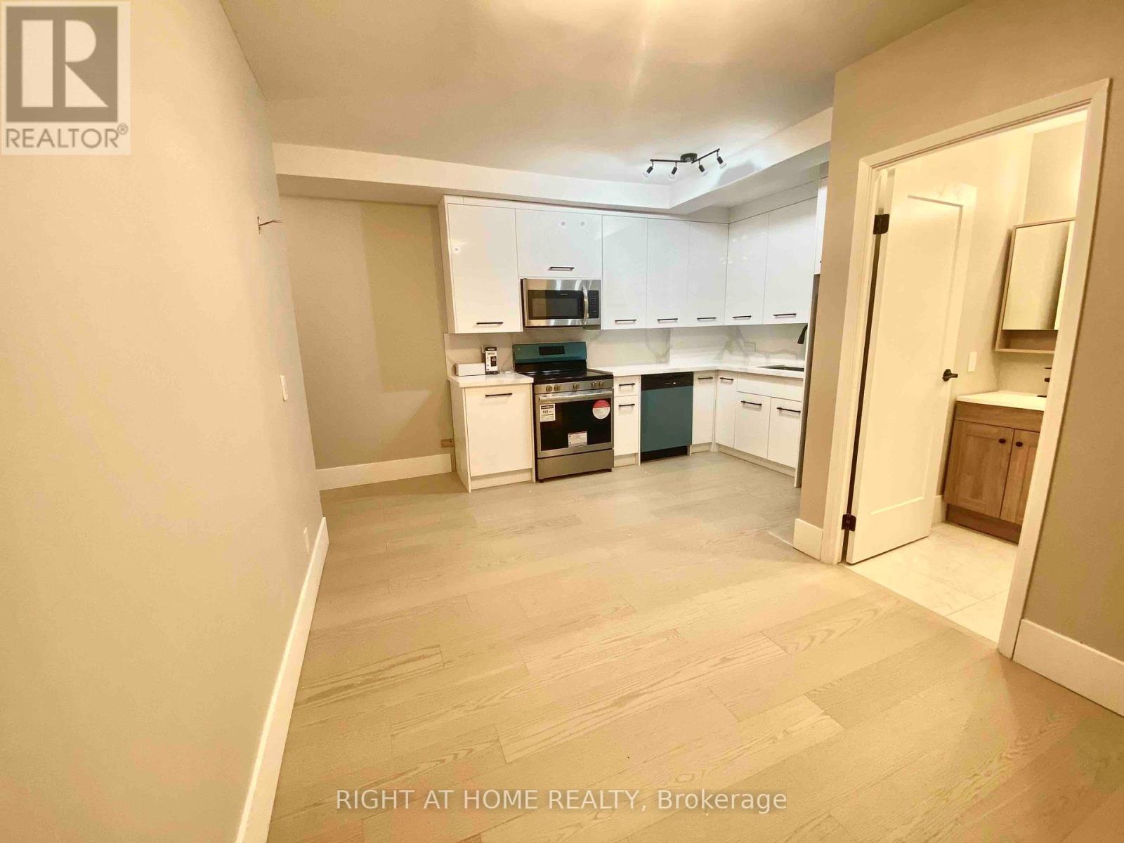 202 - 993 Bloor Street W, Toronto, Ontario  M6H 1M1 - Photo 3 - C12343434