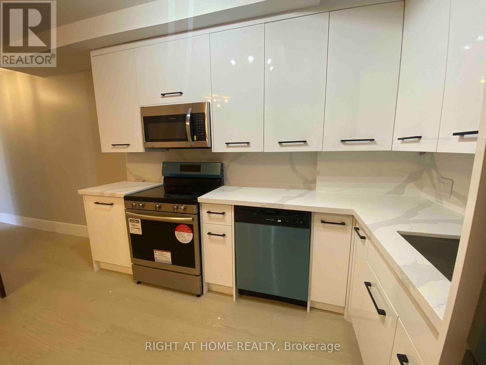 202 - 993 Bloor Street W, Toronto, Ontario  M6H 1M1 - Photo 6 - C12343434