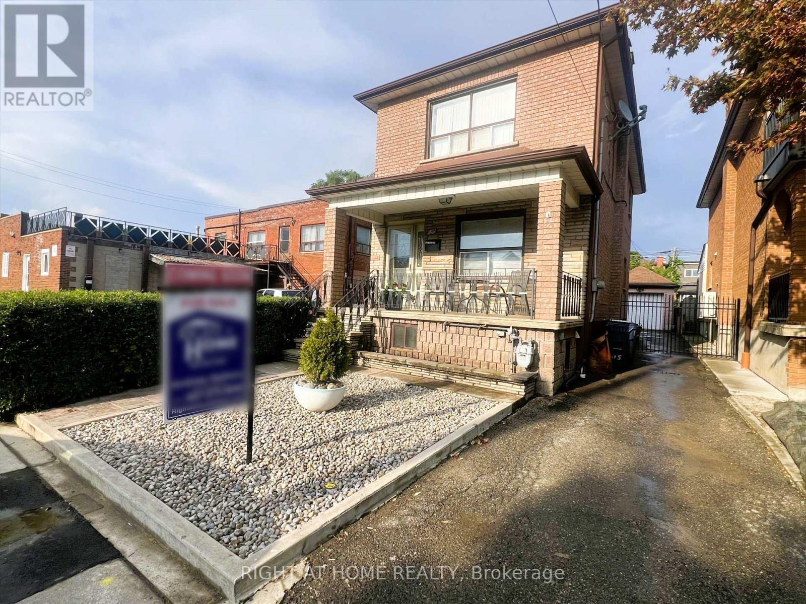 195 Rosethorn Avenue, Toronto (Keelesdale-Eglinton West), Ontario  M6N 3L3 - Photo 1 - W12343477