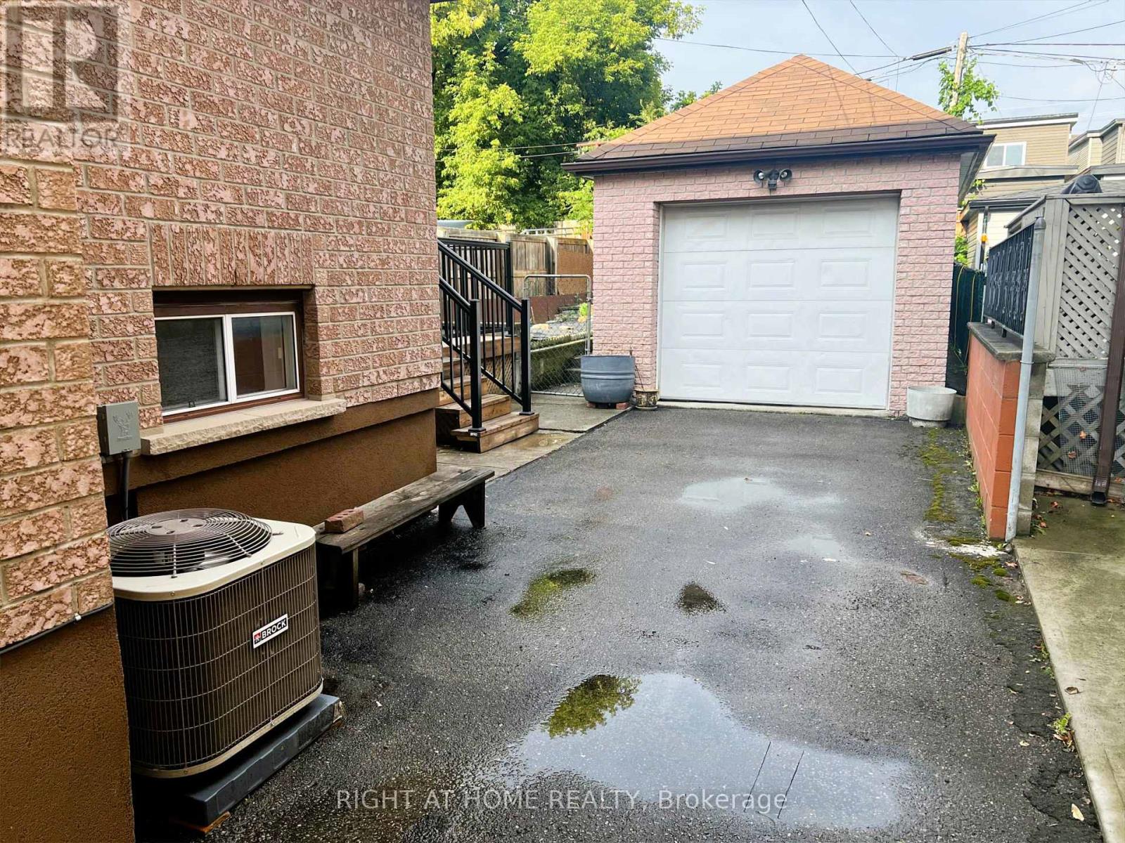 195 Rosethorn Avenue, Toronto, Ontario  M6N 3L3 - Photo 14 - W12343477