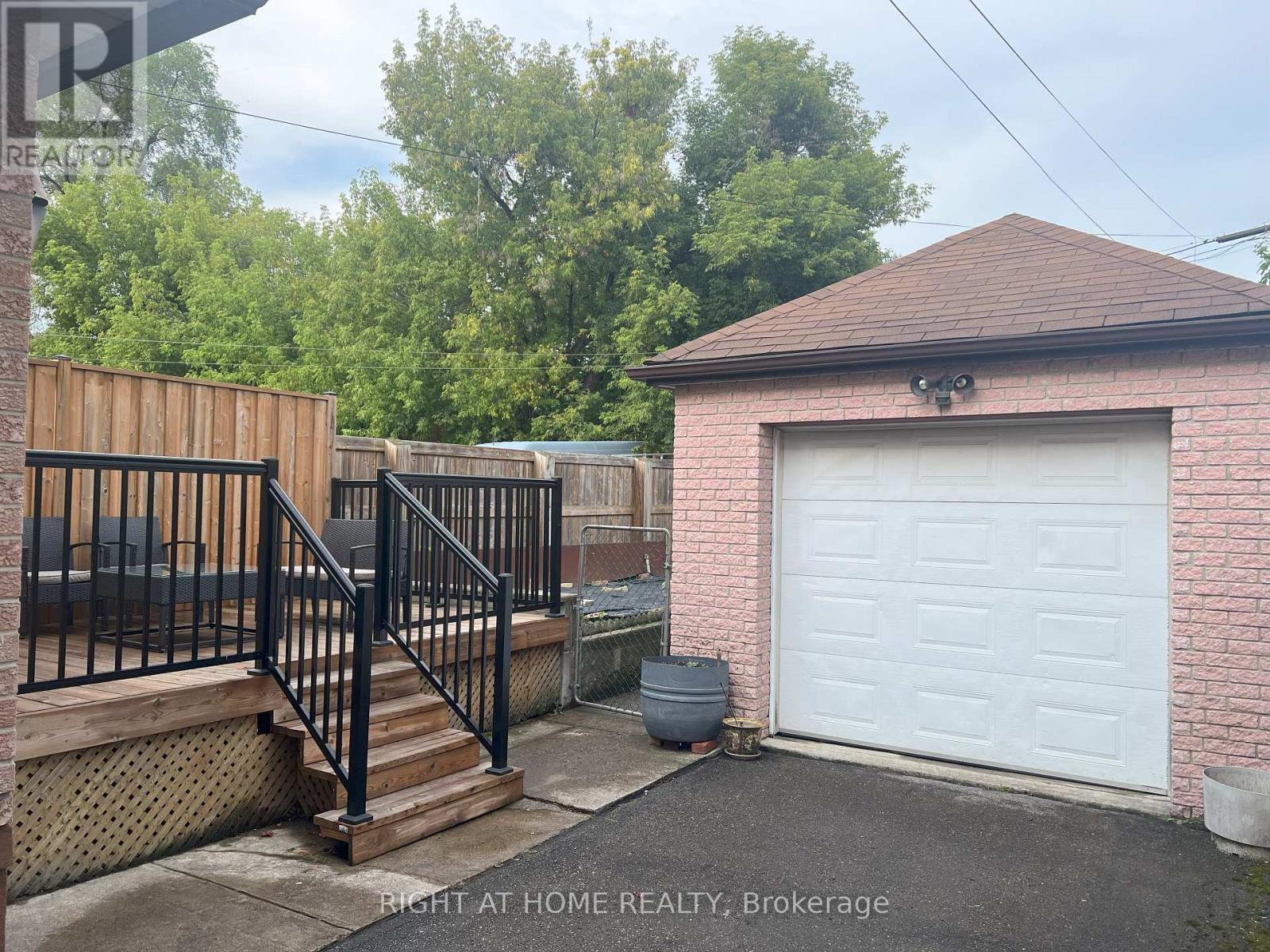 195 Rosethorn Avenue, Toronto, Ontario  M6N 3L3 - Photo 17 - W12343477
