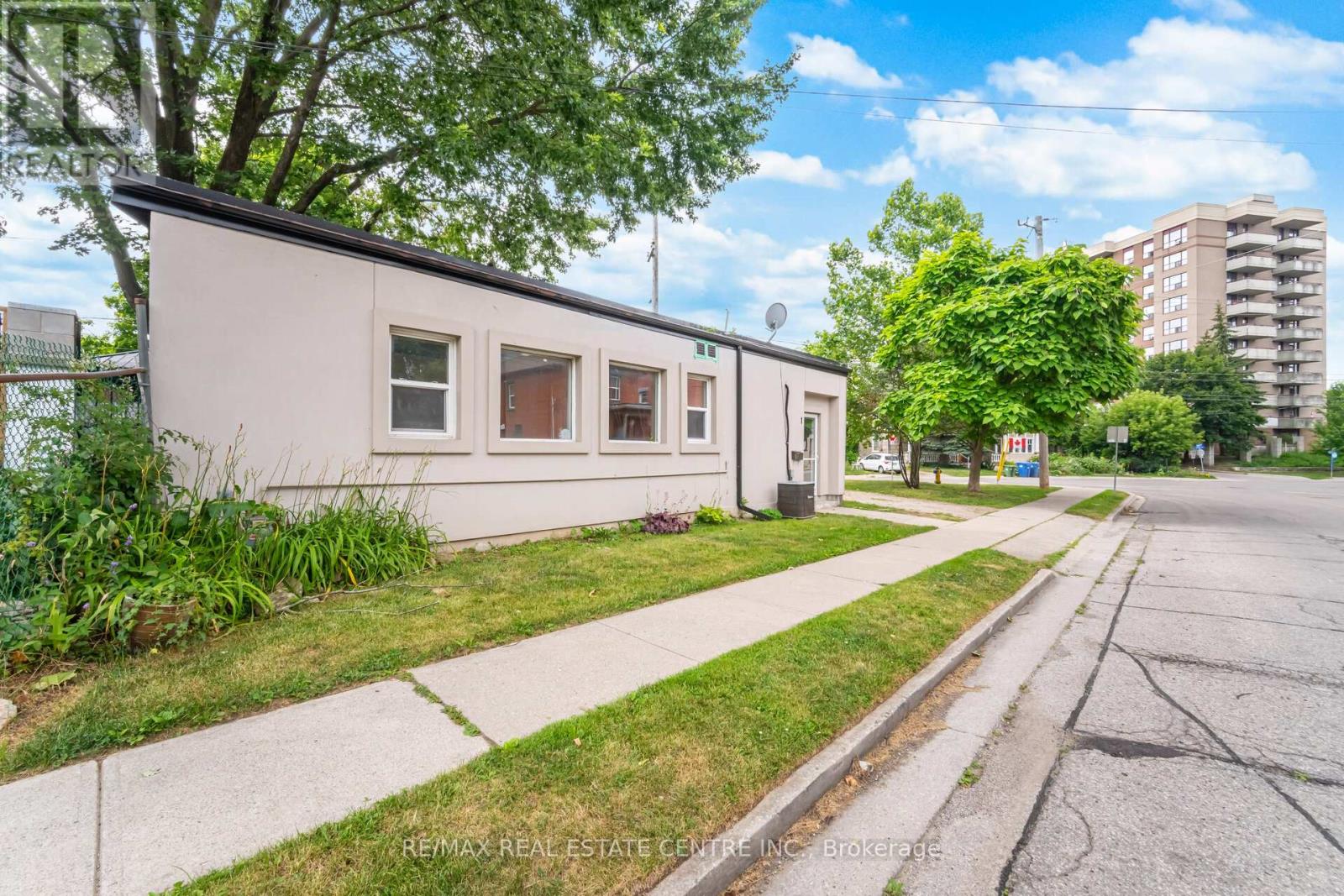 1 Ontario Street, Guelph (St. Patrick's Ward), Ontario  N1E 3A9 - Photo 6 - X12343474