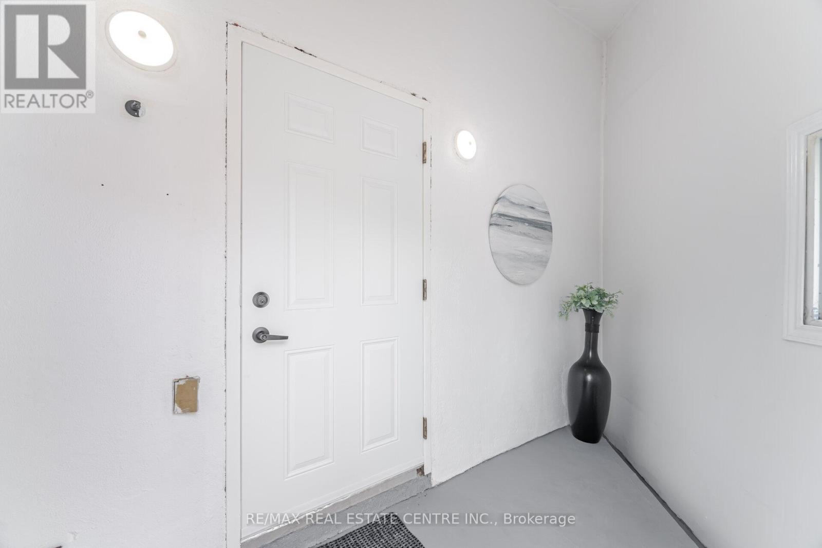 1 Ontario Street, Guelph (St. Patrick's Ward), Ontario  N1E 3A9 - Photo 8 - X12343474