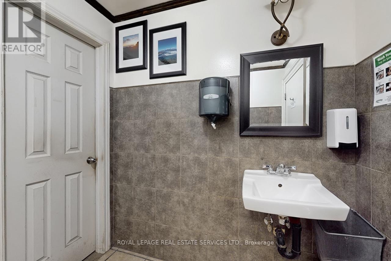 1026 Speers Road, Oakville (Br Bronte), Ontario  L6L 2X4 - Photo 17 - W12343492