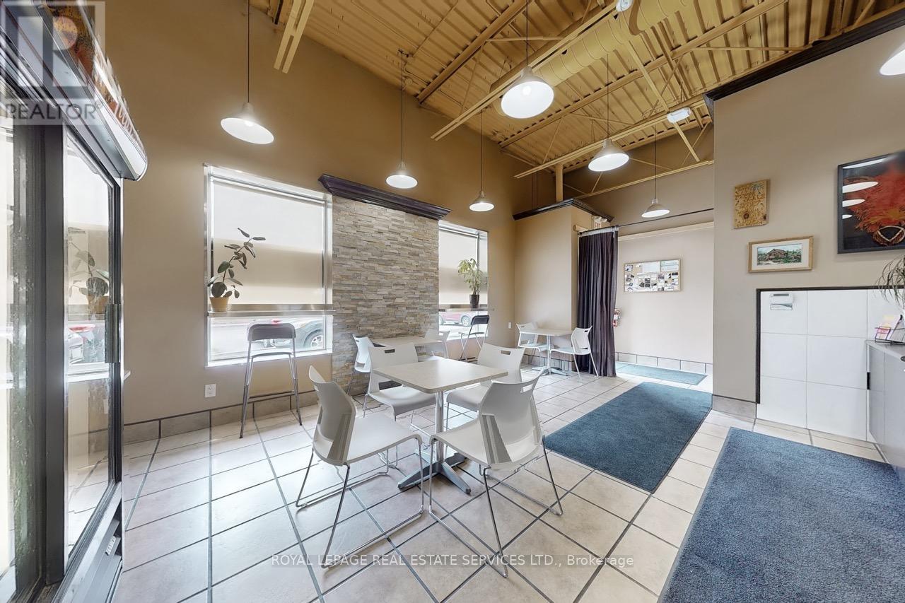 1026 Speers Road, Oakville (Br Bronte), Ontario  L6L 2X4 - Photo 3 - W12343492