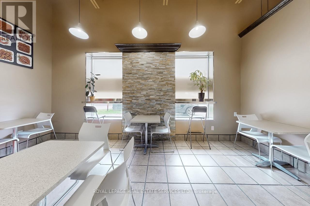 1026 Speers Road, Oakville (Br Bronte), Ontario  L6L 2X4 - Photo 4 - W12343492