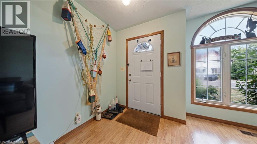 Property at 209 NELSON Street W image 3
