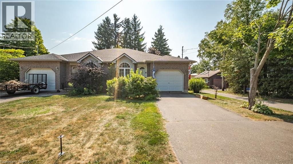 Property at 209 NELSON Street W image 2