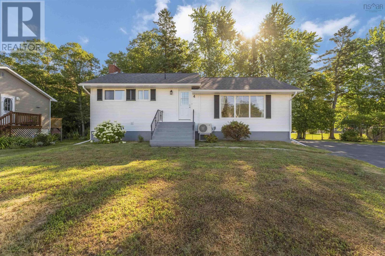 4 Mckenzie Drive, Middleton, Nova Scotia  B0S 1P0 - Photo 2 - 202518495