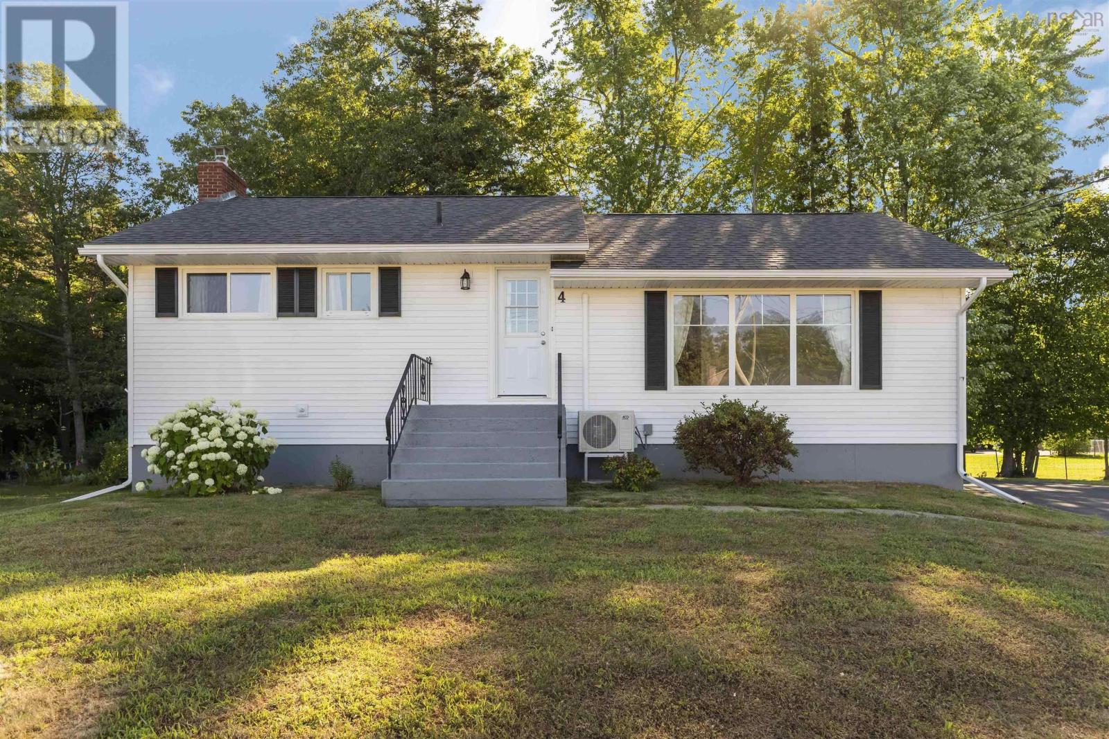 4 Mckenzie Drive, Middleton, Nova Scotia  B0S 1P0 - Photo 1 - 202518495