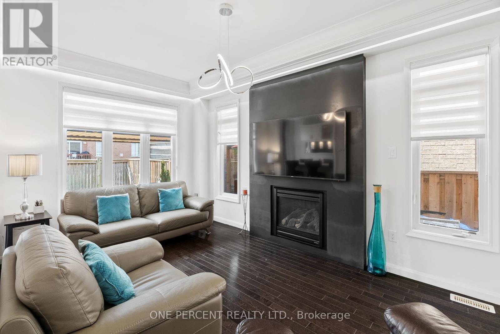 6 Duffel Crescent, Halton Hills, Ontario  L7G 0H7 - Photo 11 - W12343514