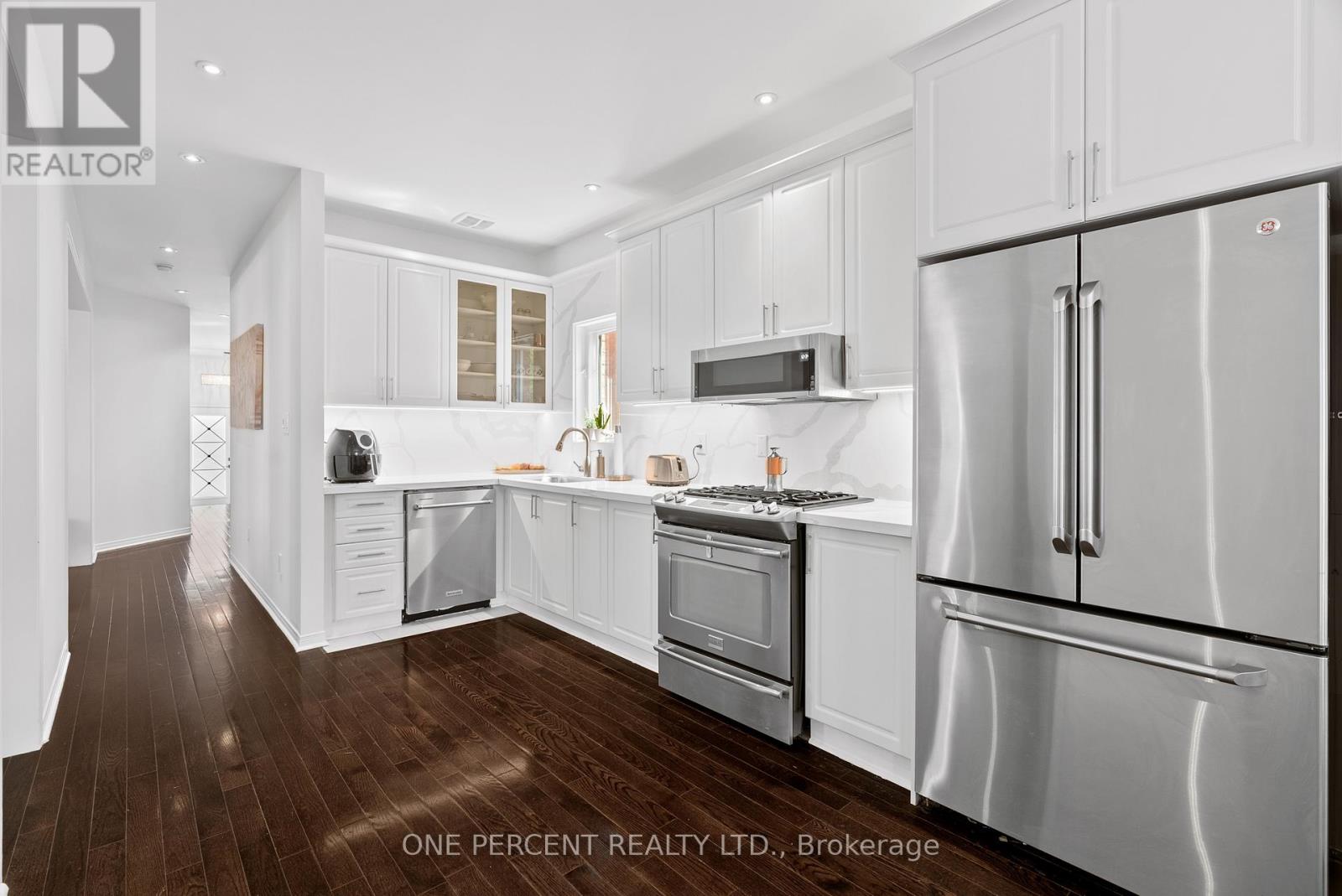 6 Duffel Crescent, Halton Hills, Ontario  L7G 0H7 - Photo 14 - W12343514