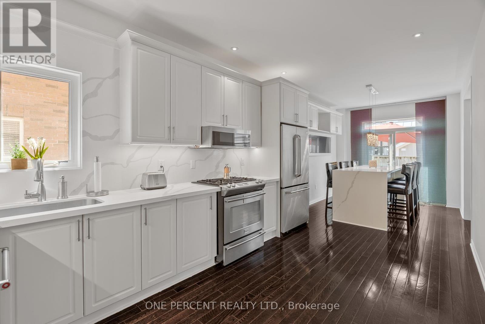 6 Duffel Crescent, Halton Hills, Ontario  L7G 0H7 - Photo 15 - W12343514