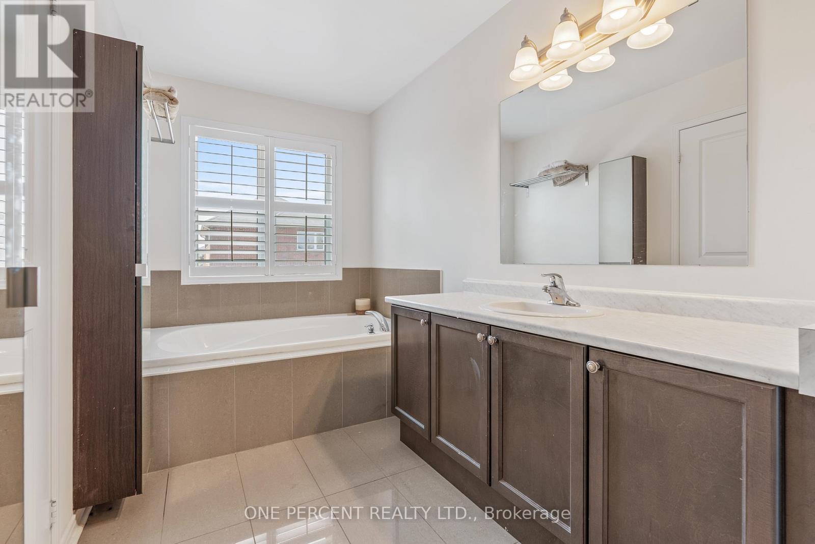 6 Duffel Crescent, Halton Hills, Ontario  L7G 0H7 - Photo 25 - W12343514