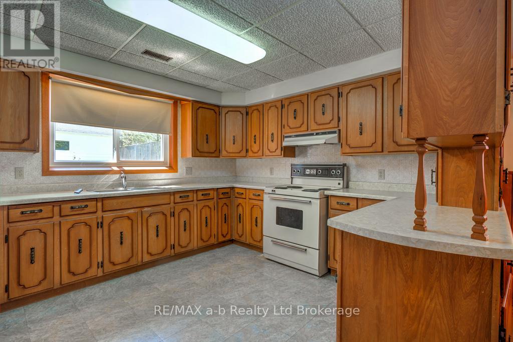57 Baldwin Street, Tillsonburg, Ontario  N4G 2K4 - Photo 7 - X12343545