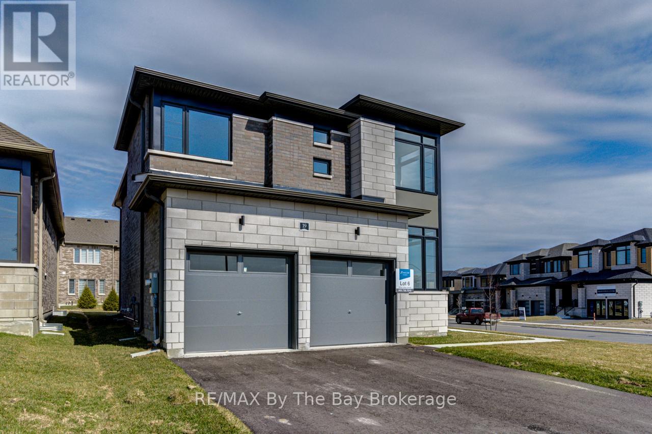 19 Sun Valley Avenue, Wasaga Beach, Ontario  L9Z 0N6 - Photo 2 - S12343555