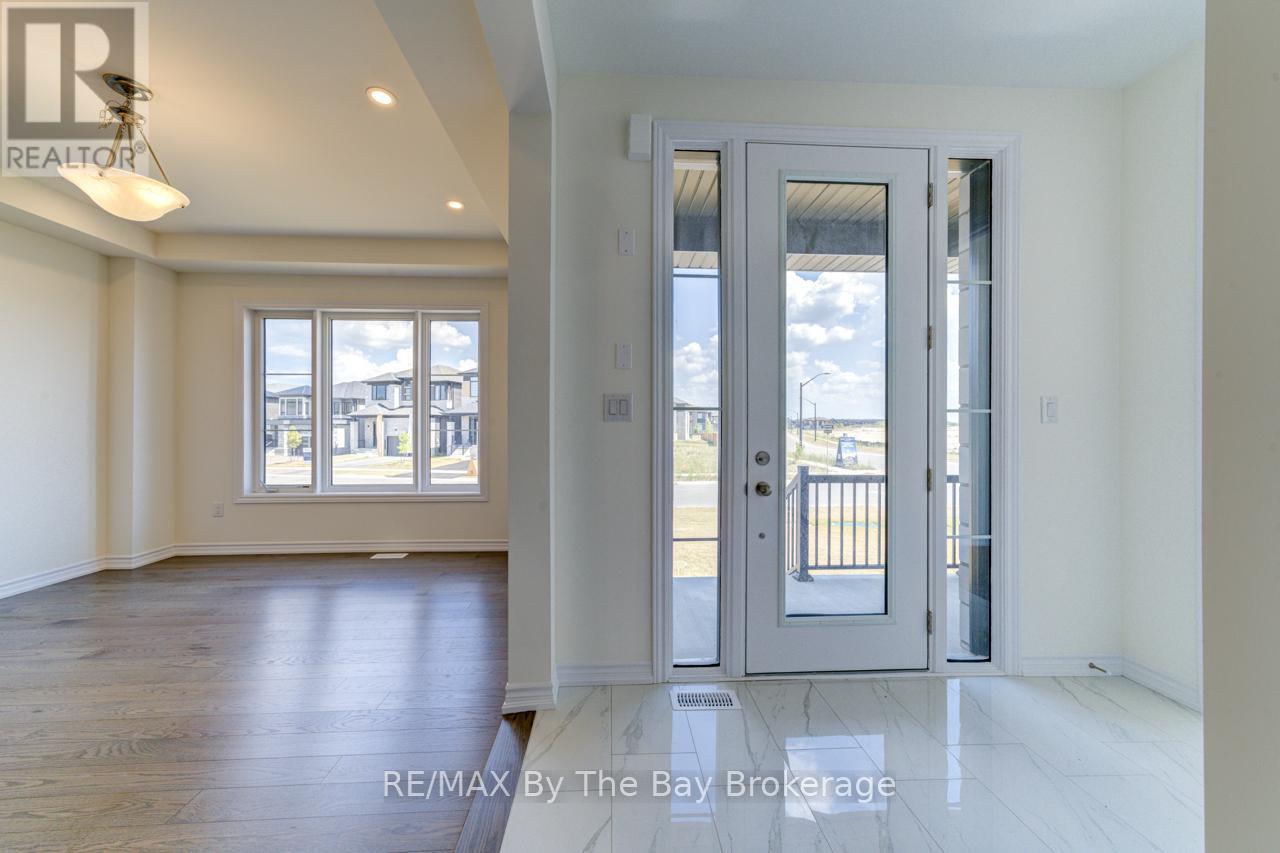 19 Sun Valley Avenue, Wasaga Beach, Ontario  L9Z 0N6 - Photo 4 - S12343555