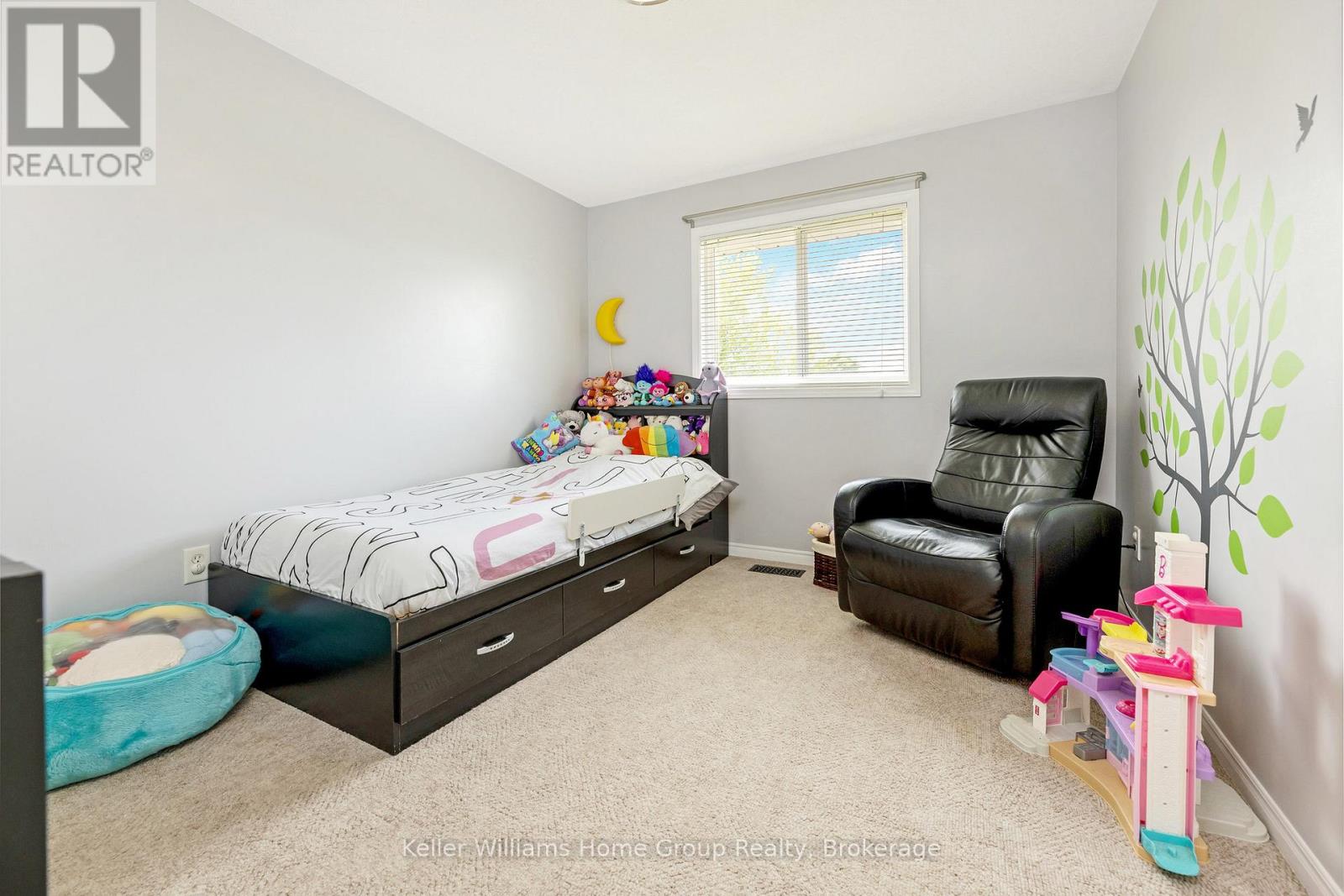 88 Doyle Drive, Guelph, Ontario  N1G 5B9 - Photo 17 - X12343551