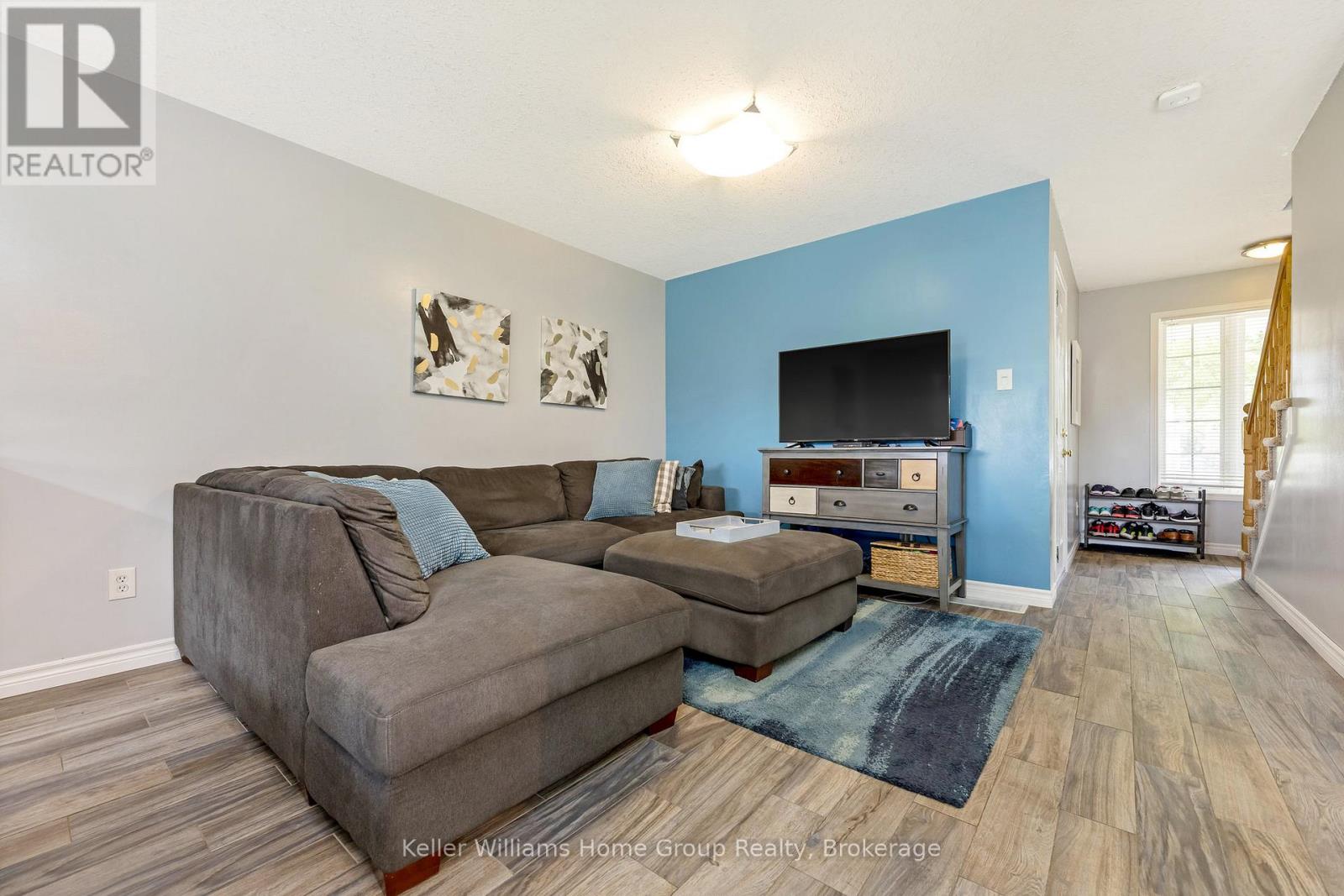 88 Doyle Drive, Guelph, Ontario  N1G 5B9 - Photo 6 - X12343551