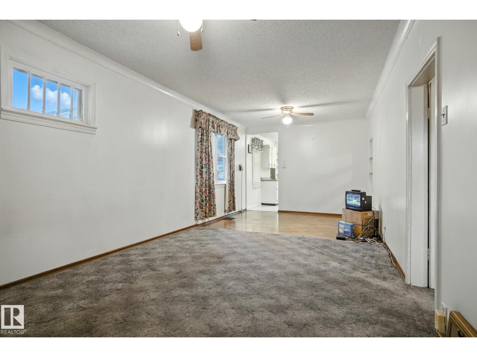 Property at 11834 69 ST NW image 3