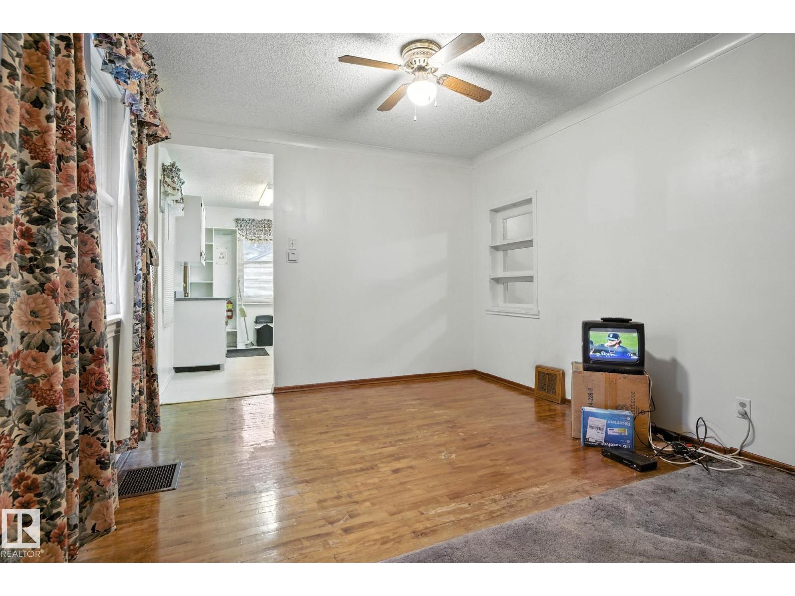Property at 11834 69 ST NW image 5