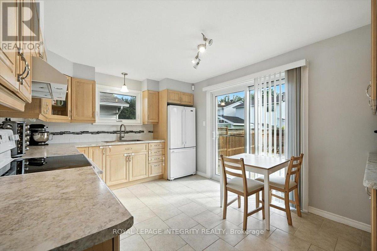 1097 Moselle Crescent, Ottawa, Ontario  K1C 2S8 - Photo 12 - X12343633