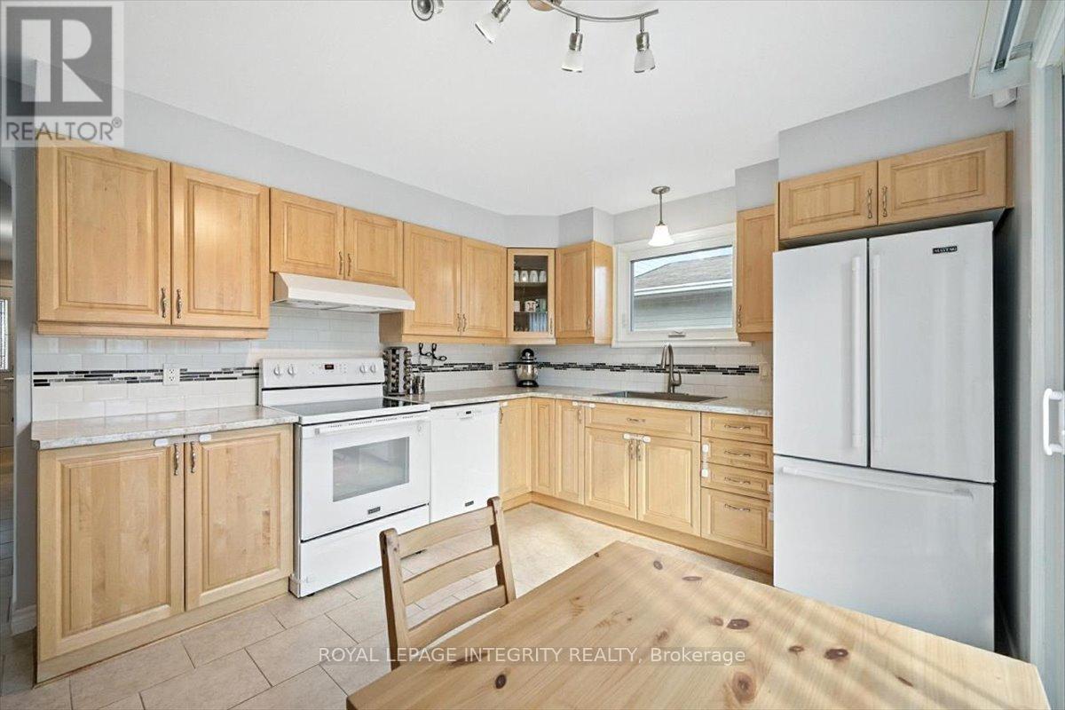 1097 Moselle Crescent, Ottawa, Ontario  K1C 2S8 - Photo 13 - X12343633