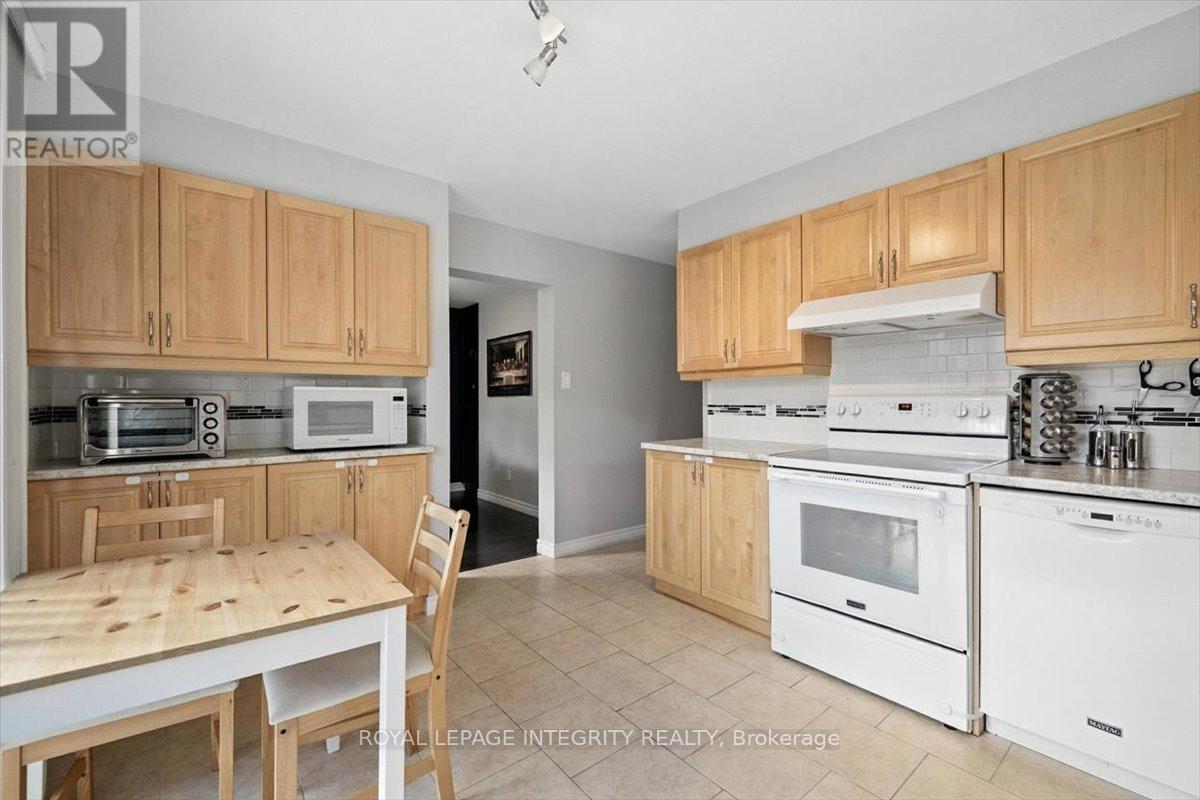 1097 Moselle Crescent, Ottawa, Ontario  K1C 2S8 - Photo 14 - X12343633