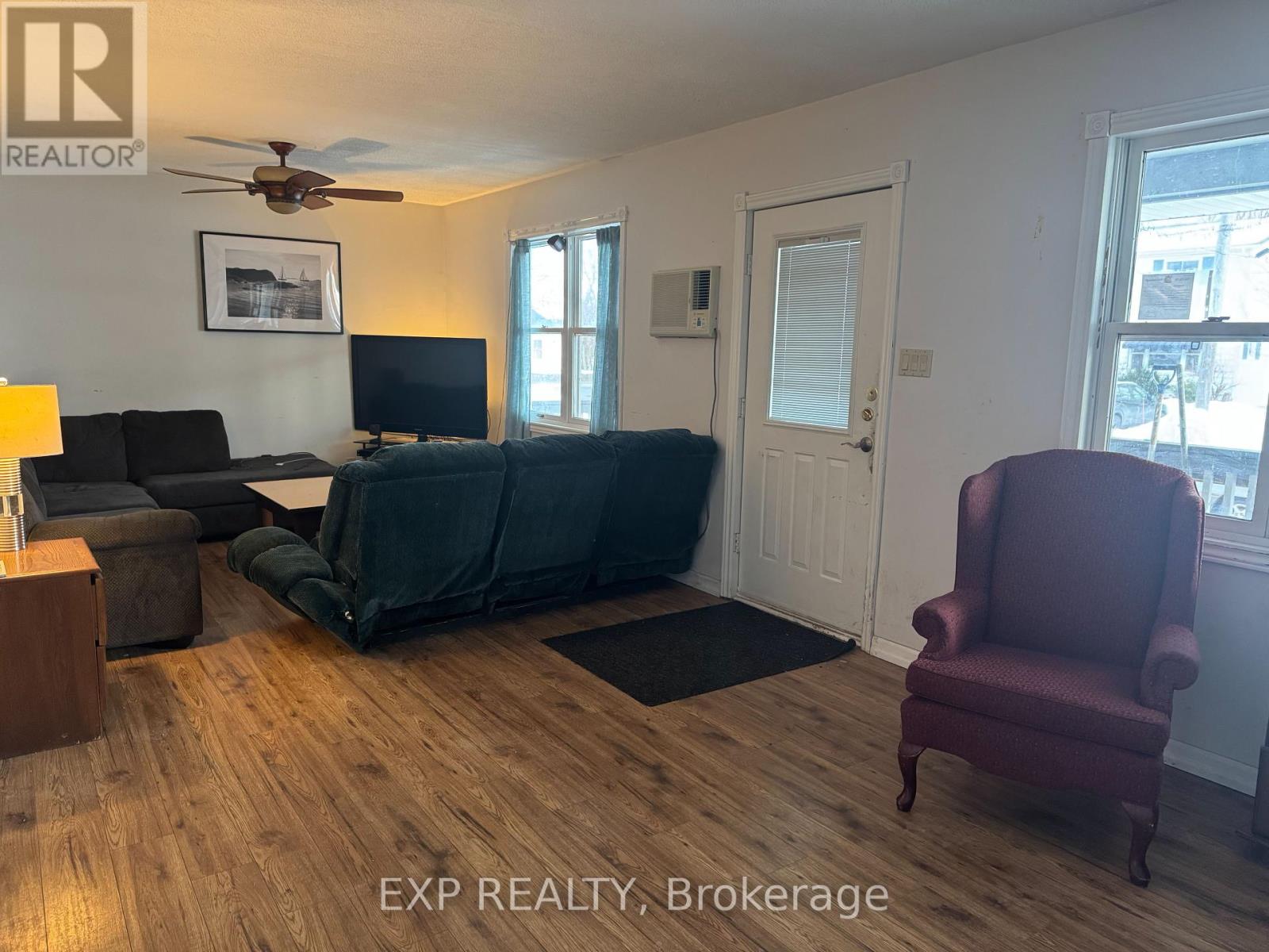 612 Romaine Street, Peterborough, Ontario  K9J 2E4 - Photo 3 - X12325932
