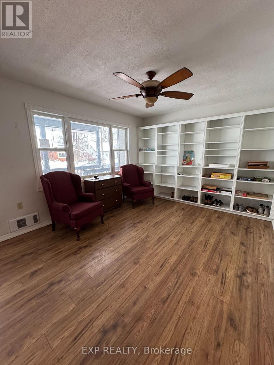 612 Romaine Street, Peterborough, Ontario  K9J 2E4 - Photo 4 - X12325932