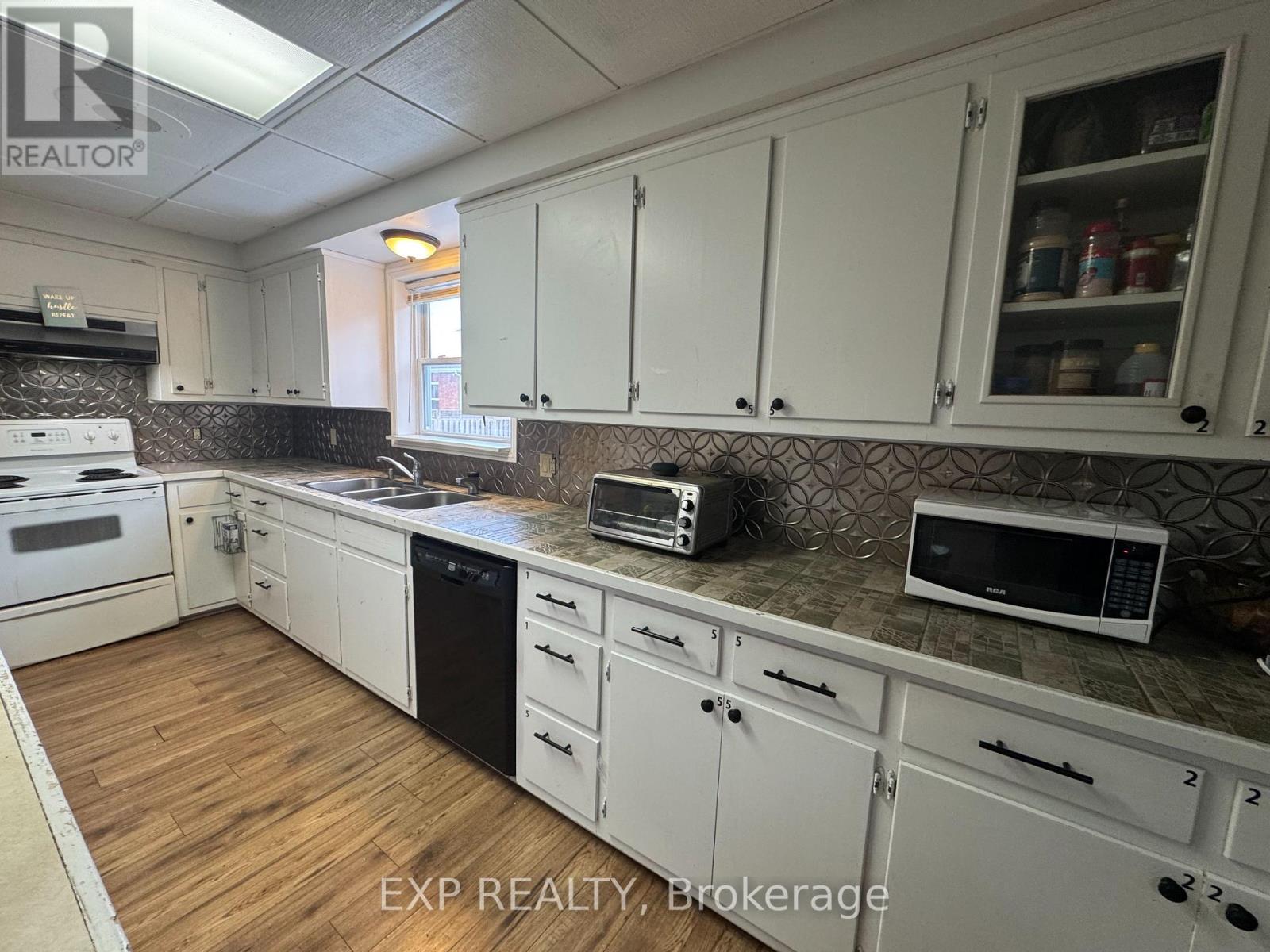 612 Romaine Street, Peterborough, Ontario  K9J 2E4 - Photo 6 - X12325932