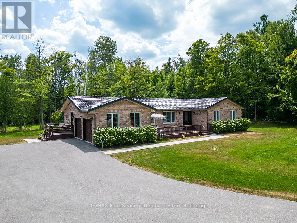 5259 Sunnidale Concession  5 Road, Clearview, Ontario  L0M 1N0 - Photo 1 - S12343644