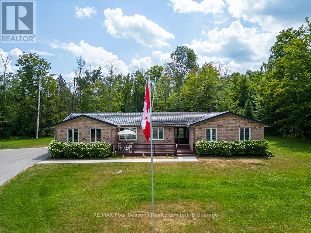 5259 Sunnidale Concession  5 Road, Clearview, Ontario  L0M 1N0 - Photo 2 - S12343644