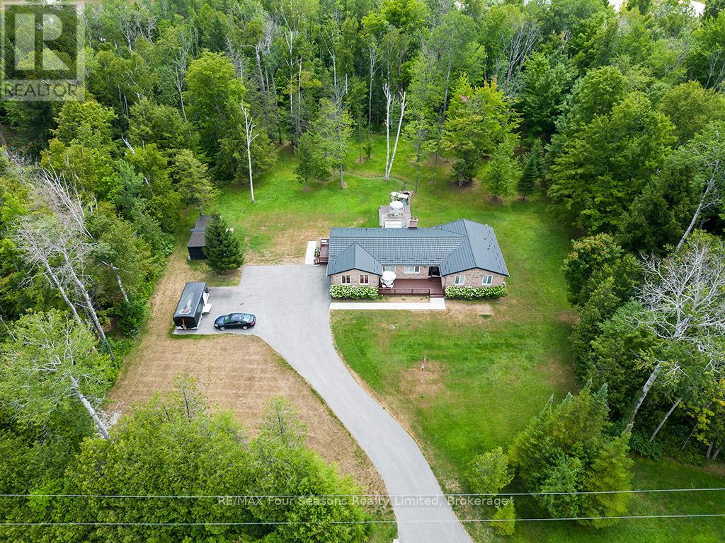 5259 Sunnidale Concession  5 Road, Clearview, Ontario  L0M 1N0 - Photo 5 - S12343644