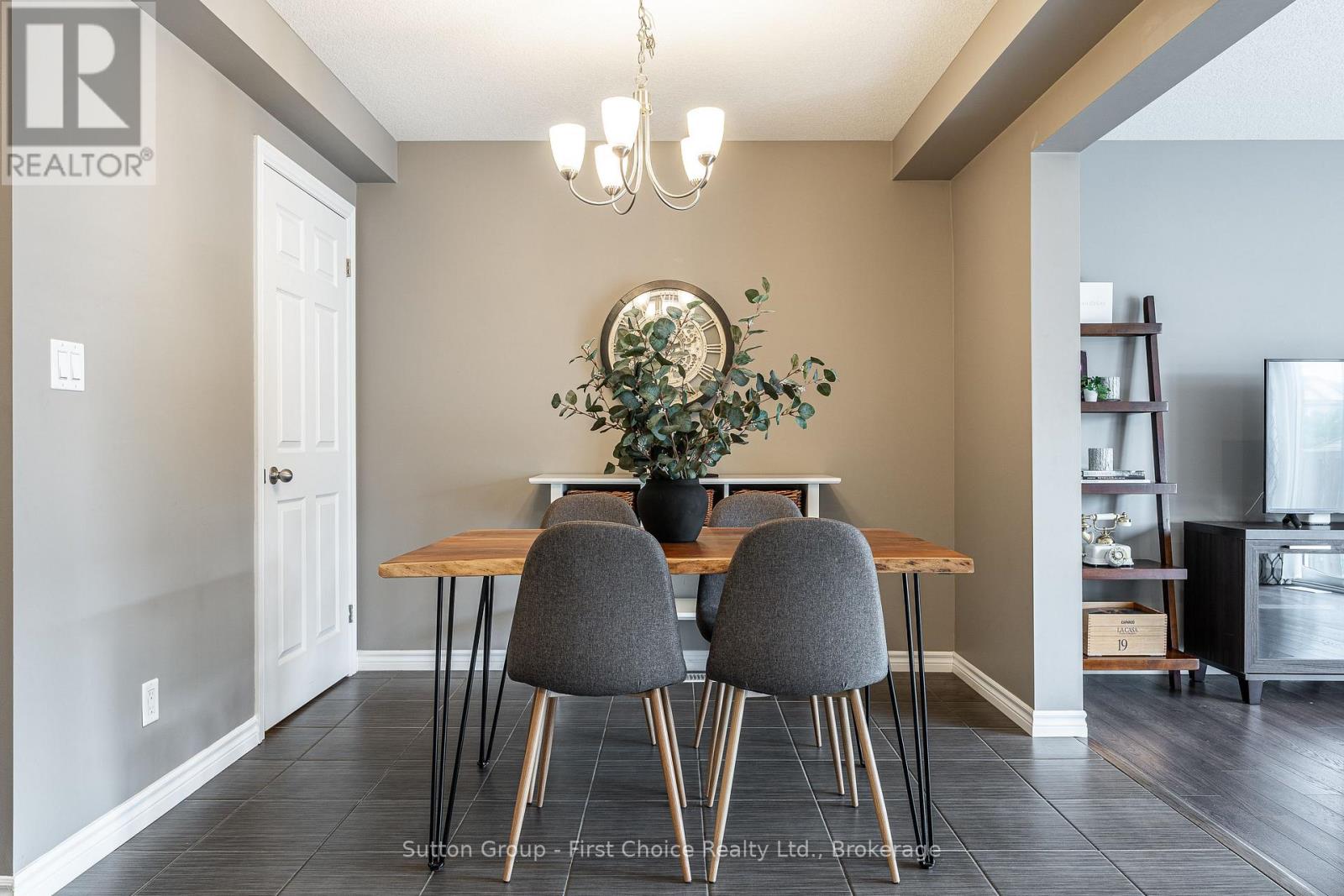 6 Robertson Drive, Stratford, Ontario  N5A 0C7 - Photo 6 - X12343610