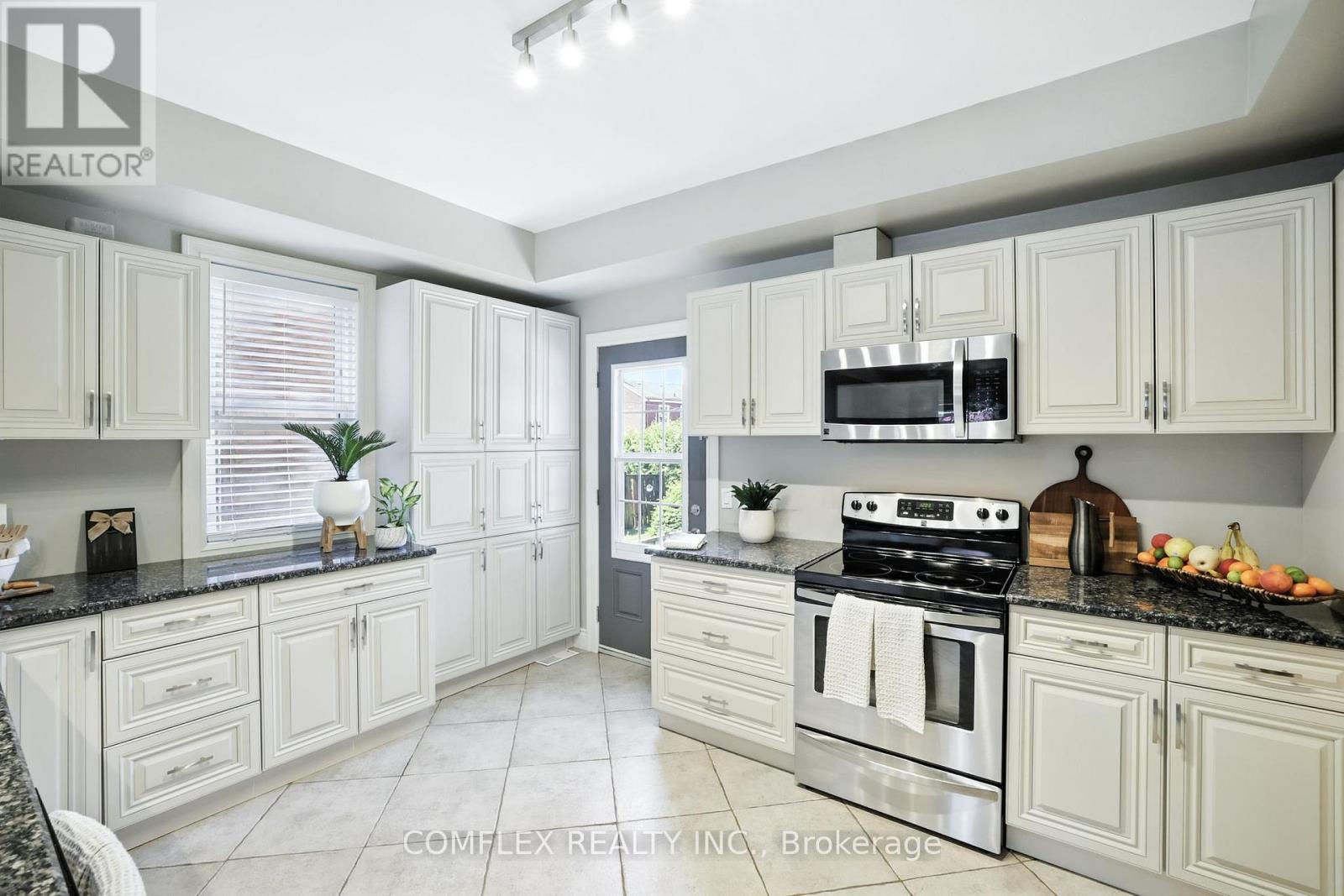 28 Liberty Street S, Clarington (Bowmanville), Ontario  L1C 2N2 - Photo 10 - E12343603